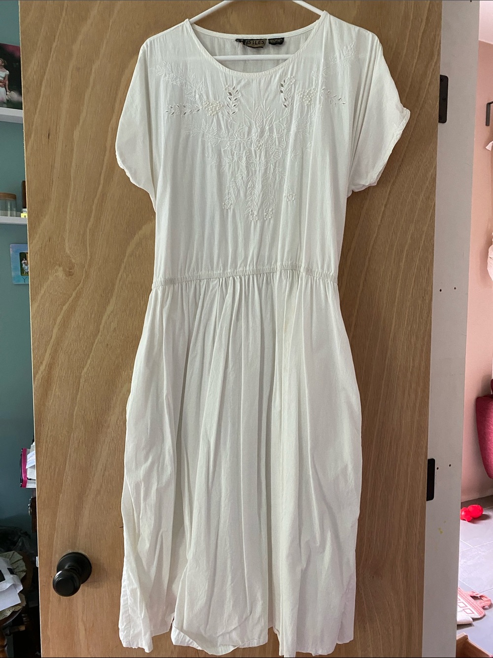 Vintage Whistles White Cotton Embroidered Cotton Dress with Pockets